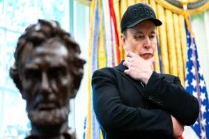 ماسك يطالب بإلغاء الاتحاد الأوروبي.. كيف علقت روسيا؟