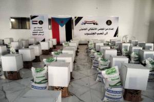 انتقالي سيئون يواصل توزيع المساعدات الغذائية لدعم الأسر المحتاجة