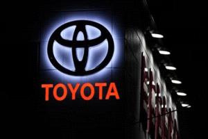 تويوتا تكسر الأرقام القياسية بدفع أمريكي قوي
