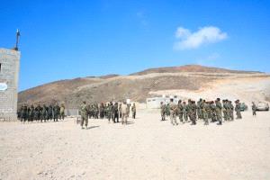 قائد العسكرية الثانية يتفقد الكتيبة الخاصة بالمكلا