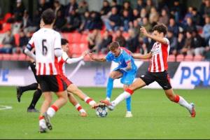 ثنائية في دقيقة واحدة تشعل المباراة و أتلتيكو يحسمها بثلاثية #ايندهوفن