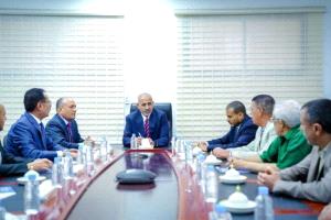 الرئيس الزُبيدي يوجه بتعزيز الرقابة على أسعار السلع والخدمات لضبط السوق