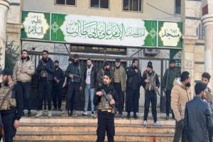 سرايا أنصار السنة تتبنى تفجير مسجد في حمص وتقتل 8 أشخاص