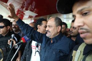 رئيس مكافحة الإرهاب يزور اعتصام خورمكسر