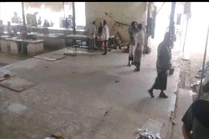 احتكار الأسماك في عزان: السلطة المحلية تقاوم جشع التجار لحماية المستهلك"