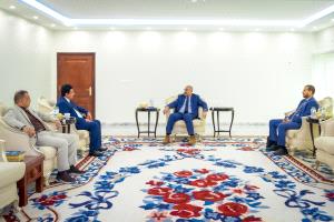 الرئيس الزُبيدي يطّلع على أداء الأمانة العامة لمجلس الوزراء ويؤكد تعزيز الانضباط المؤسسي