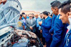 من الوقود إلى الذكاء: خريجو هندسة عدن يصنعون أول سيارة كهربائية محلية