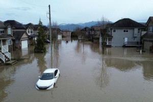 نهر جوي يغرق شمال غرب أمريكا