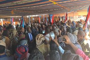 توافد أبناء الصعيد لمخيم الاعتصام في شبوة