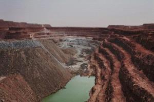 النيجر تعرض يورانيومها في الأسواق العالمية وسط صراع مع باريس
