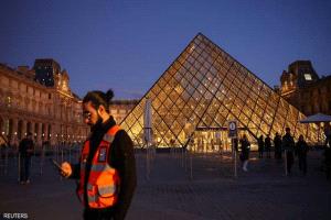 فرنسا.. كشف ثغرات أمن "اللوفر" وسر الـ"30 ثانية"