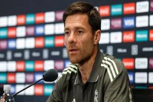 ألونسو يتجاهل ضغوط الإقالة ويُركز على معركة السيتي