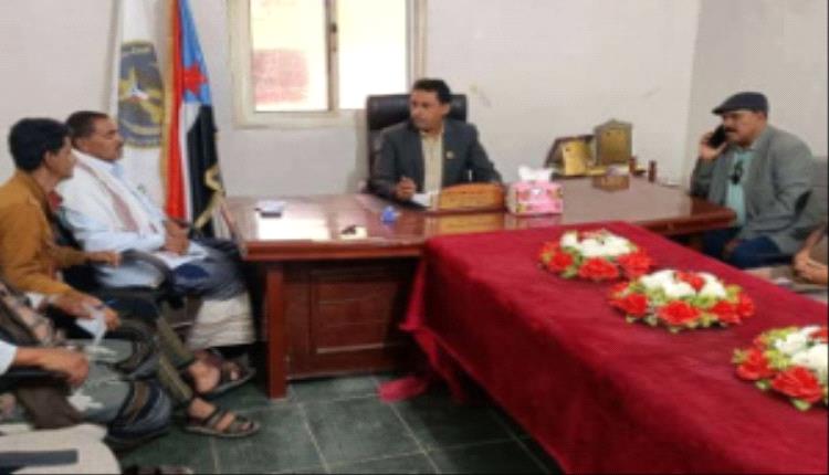 رئيس تنفيذية انتقالي سقطرى يناقش مع مديري مديريتي حديبو وقلنسية تعزيز العمل الإداري والخدمي

