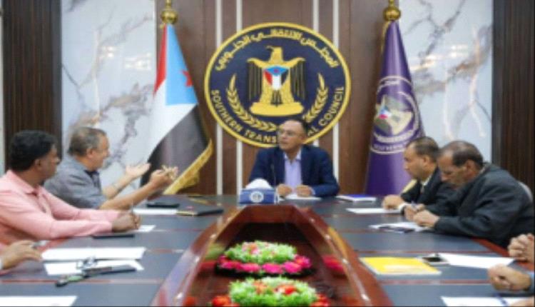 انتقالي العاصمة عدن يعقد لقاءً تشاوريًا برؤساء أقسام الشؤون القانونية وحقوق الإنسان في المديريات
