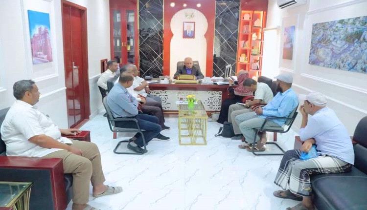 مدير عام سيئون يناقش تحديات المواقع الصحية المدعومة من البنك الدولي
