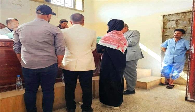 صورة قاتل والد غدير الشرعبي تُثير جدلًا واسعًا
