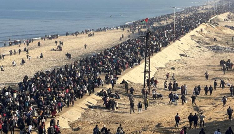 300 ألف نازح يعودون إلى شمال غزة.. مشاهد مهيبة لتمسك الفلسطينيين بأرضهم
