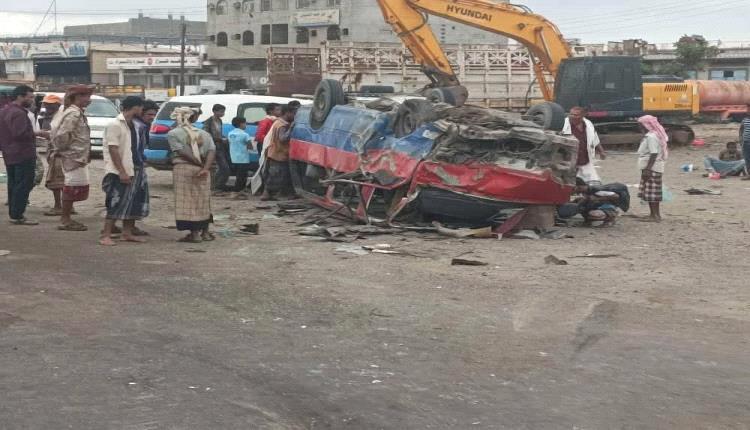حادث مروري مروع في الرباط بلحج يسفر عن 3 وفيات وأكثر من 15 مصابًا
