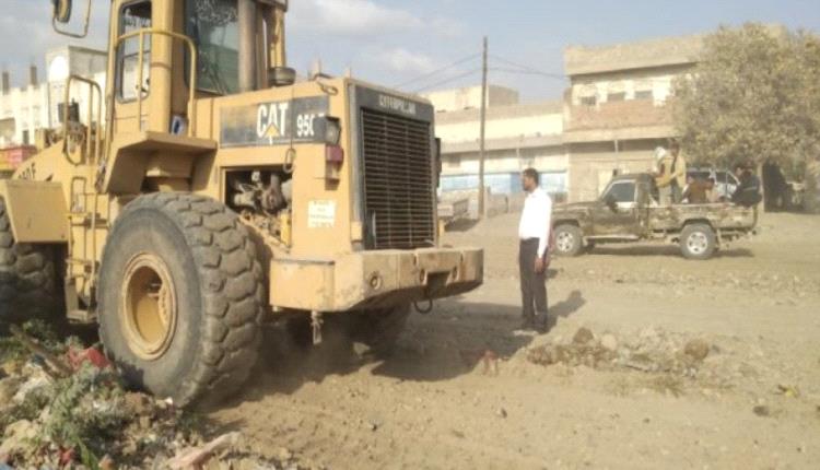 وكيل الحديدة يتفقد أعمال إعادة تأهيل شوارع حيس
