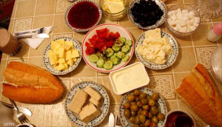 خلال فصل الصيف.. أخطاء شائعة تسبب التسمم الغذائي