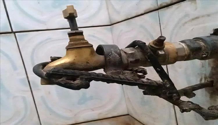 حنفيات الجوامع تُسرق في عدن.. يد الإجرام تمتد إلى بيت الله!