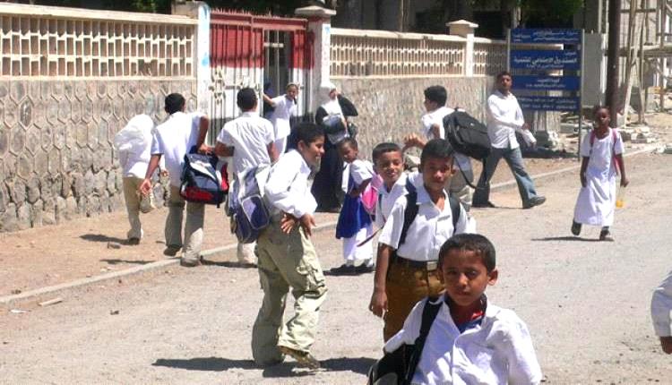 التعليم يتحول لامتياز طبقي في عدن.. رسوم المدارس الخاصة تلامس المليون ريال وسط انهيار التعليم الحكومي
