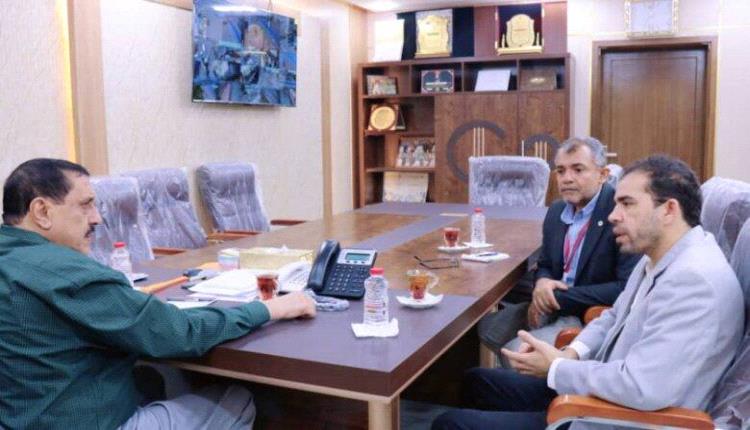 مدير أمن العاصمة عدن يبحث مع الصليب الأحمر سبل تعزيز الدعم الإنساني للسجون.
 

