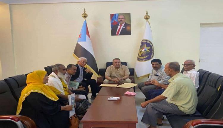 الربيزي يناقش مع فريق الإصلاح الإداري سبل إنقاذ مرافق عدن الحيوية