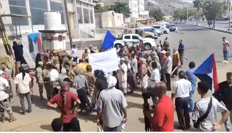 معاشيق تحت الغضب الشعبي.. عدن تنتفض في وجه العتمة والإهمال
