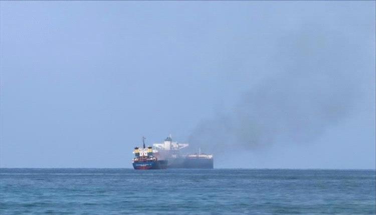 الجيش البريطاني: مغادرة اضطرارية لطاقم سفينة تعرضت لهجوم في البحر الأحمر
