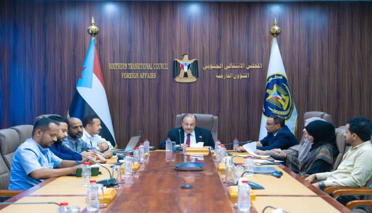 الحاج في اجتماع موسّع مع ممثلي الانتقالي بالخارج: لا سلام دون الجنوب.. والدبلوماسية الاقتصادية أولوية