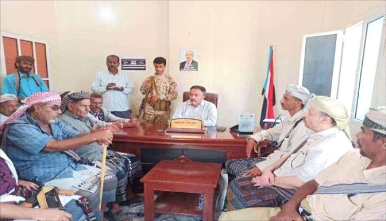 رئيس تنفيذية انتقالي أبين يلتقي مشايخ ووجهاء وأعيان مديرية أحور
 
