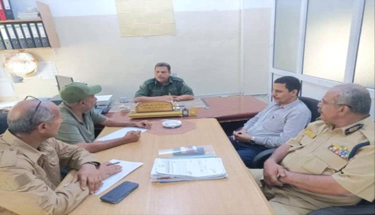 شرطة عدن تُعقد اجتماعًا تأديبيًا وتتخذ عقوبات رادعة بحق مخالفين لضمان الانضباط والأداء الأمني