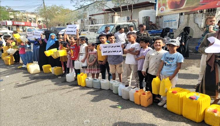 تعز تحت العطش: احتجاجات غاضبة تُطالب بإنهاء أزمة المياه المزمنة