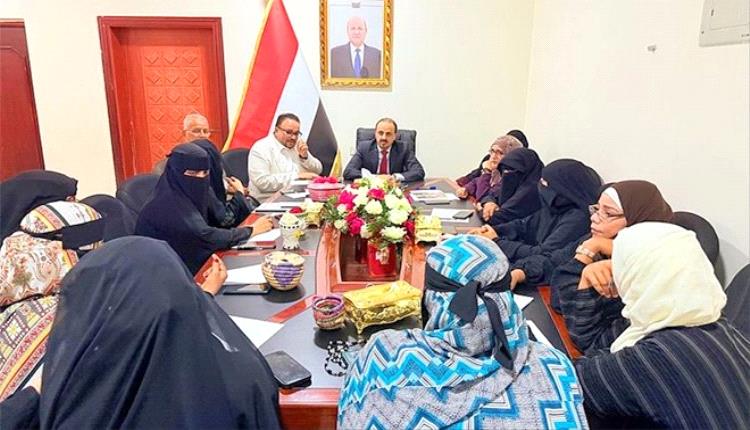 الإرياني يدعم الحرفيات في عدن ويوجه بترويج التراث اليمني في المحافل الدولية
