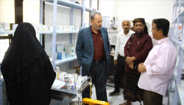مدير عام صحة أبين يطلع على واقع خدمات الأمومة والطفولة بمركز خنفر
