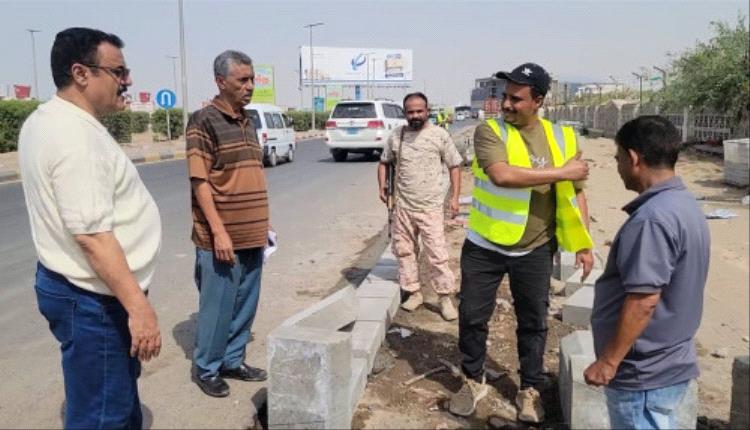 مدير عام المنصورة يتفقد مشروع إعادة تأهيل المساحات الترابية لتعزيز المشهد الحضري