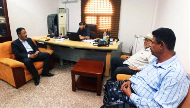 رئيس تنفيذية انتقالي أبين يتفقد مصنع الاسمنت بباتيس
