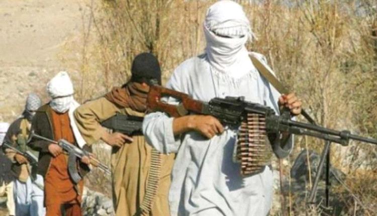 «القاعدة» تُغطي تصدعها الداخلي بنيران في جنوب اليمن