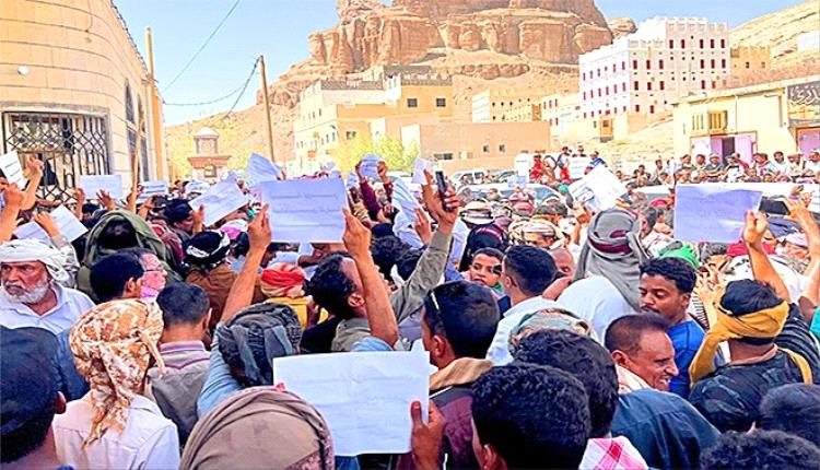 مسرحية تُشعل الشارع: فنّانو حضرموت يفجّرون ثورة ضد الفشل الخدمي في دوعن