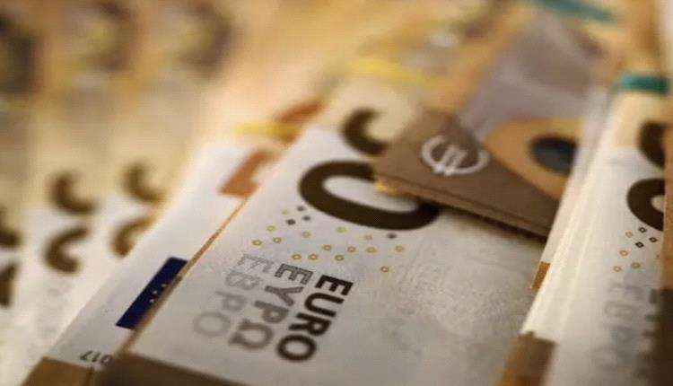 اليورو بأدنى مستوى في 3 أسابيع بعد تلويح ترامب بالتعريفات
