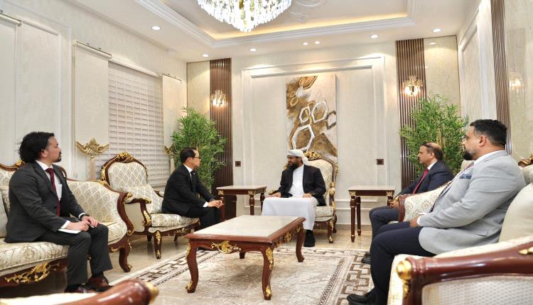 المحرّمي والناشيمي يبحثان تعزيز العلاقات اليمنية – اليابانية ودعم السلام والتنمية