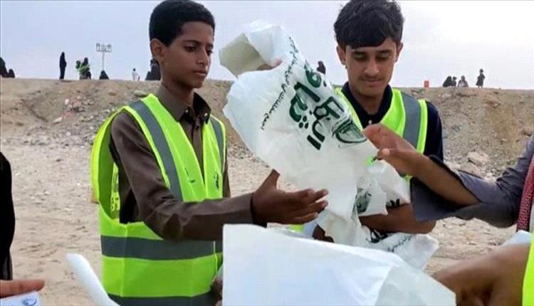 النظافة ثقافة".. حملة توعوية في شواطئ المكلا بموسم نجم البلدة
