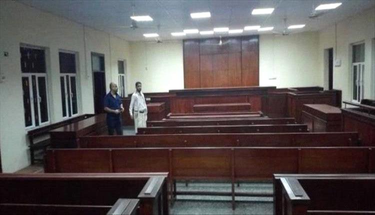 بدء الإضراب الشامل من المحاكم والنيابات في عدن
 
