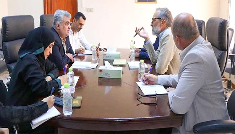 تعز على طاولة الإنقاذ الدولي: الحكومة والأمم المتحدة تبحثان أزمة المياه والتراجع الإنساني