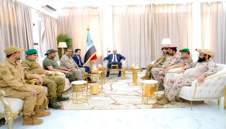 الرئيس الزُبيدي لقوات دفاع شبوة: دفاع الجنوب لا يلين.. والجاهزية ردعٌ في وجه الخطر