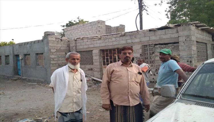 خنفر .. بتعليمات وإشراف من مدير مؤسسة الكهرباء استبدال اسلاك كهربائية منتهية مسافة 900 متر بمبلغ 400 مليون ريال يمني
