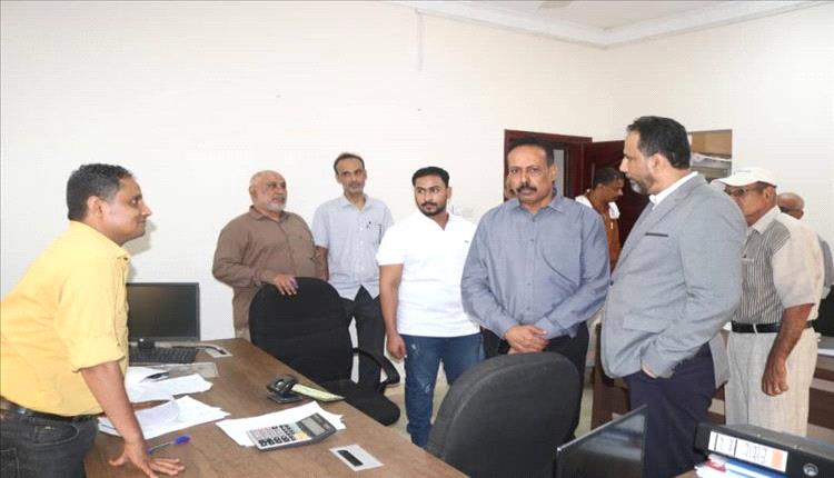 العقربي من مبنى الإدارة بعدن: انطلاقة جديدة لإحياء شبكة الطرق المنهكة