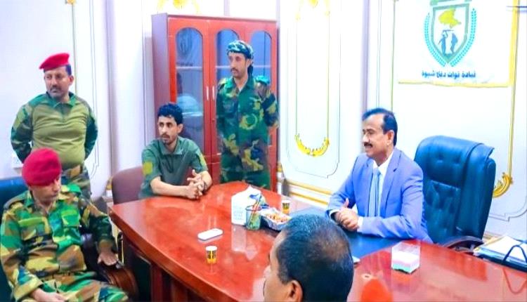 بن الوزير يشحذ جاهزية قوات شبوة: لا تهاون مع المخلّين بالأمن