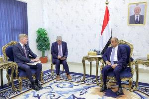 عدن.. رئيس الوزراء يشدد على إنهاء الانقلاب الحوثي كمفتاح لأي سلام قادم
